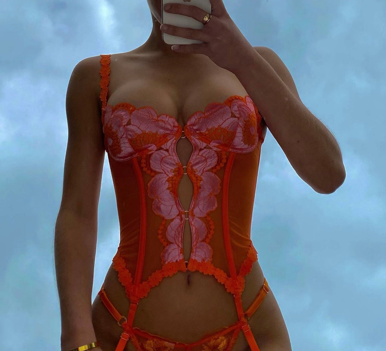 LACE BUSTIER